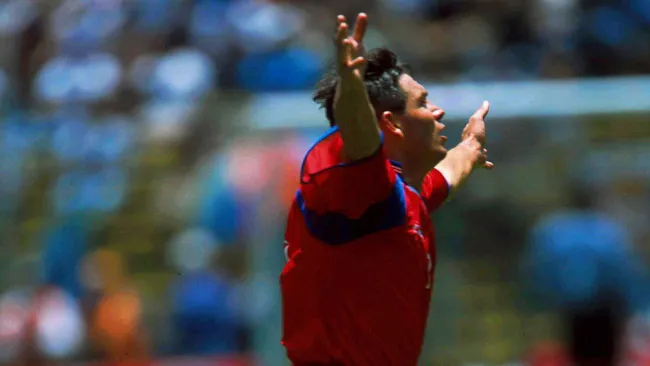 Rolando Fonseca festeja un gol con Costa Rica