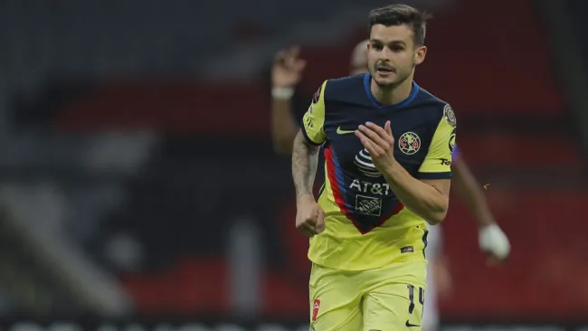 Benedetti en acción con las Águilas