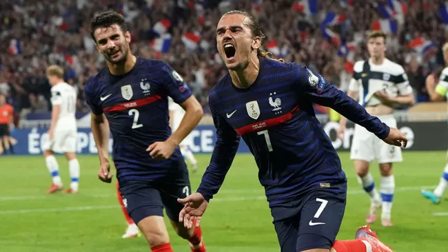 Francia: Con doblete de Griezmann, resucitó y doblegó a Finlandia