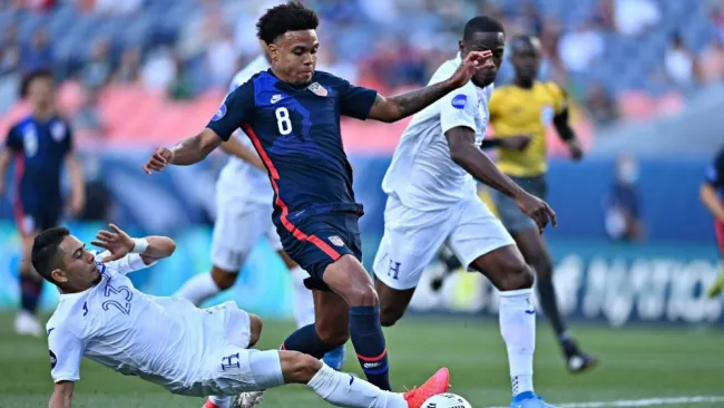 Weston McKennie en acción ante México