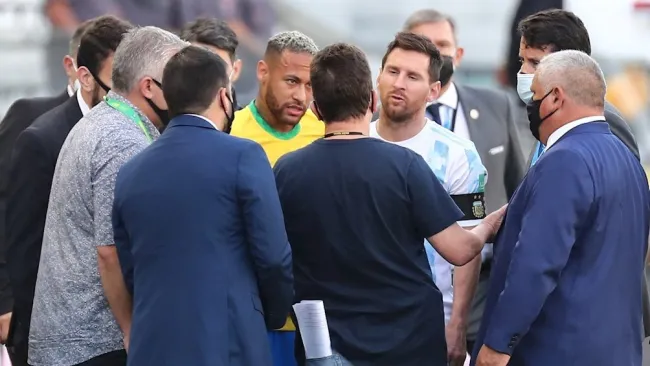 Messi y Neymar en suspensión del Brasil vs Argentina