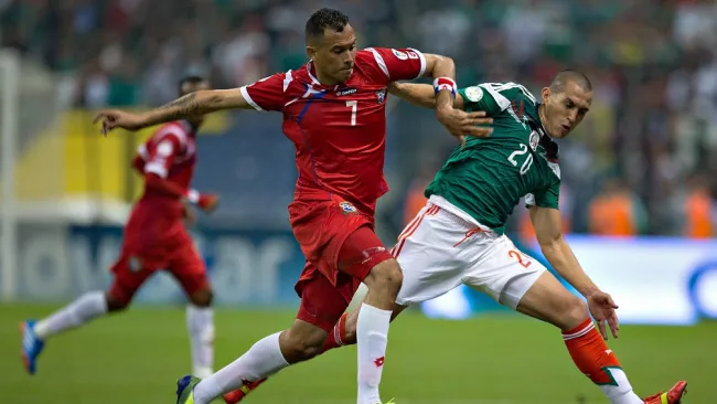 Blas Pérez durante un México vs Panamá en el Azteca