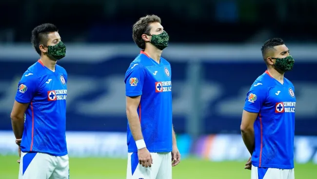 Alvarado, Giménez y Pineda previo a un partido de Cruz Azul