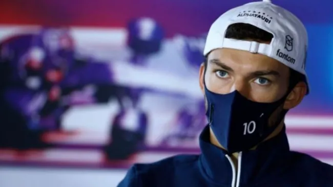 Pierre Gasly en su monoplaza 