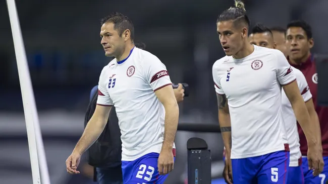 Alexis Peña junto a Pablo Aguilar