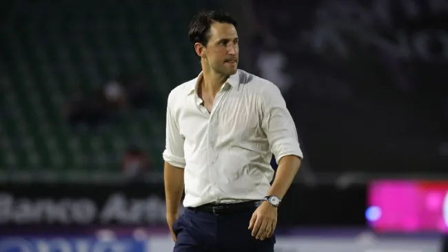 Beñat San José durante un partido con Mazatlán