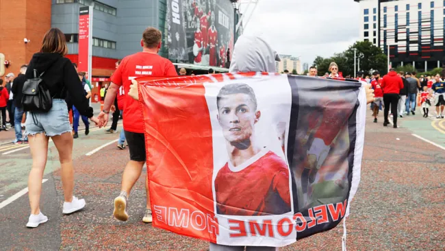 Aficionados del United a la espera del segundo debut de CR7 con los Red Devils