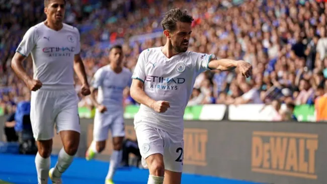 Bernardo Silva en festejo con Manchester City