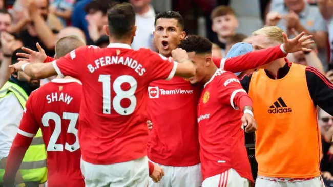 CR7 festejando con sus compañeros un gol anotado