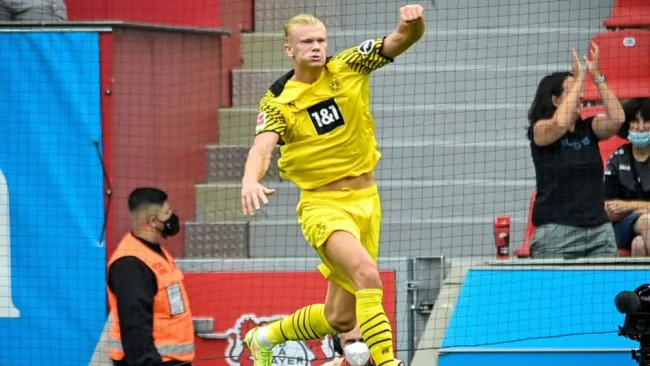 Erling Haaland en festejo de gol con Borussia Dortmund