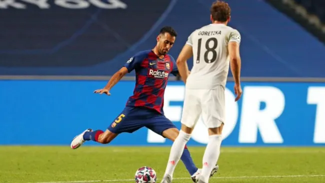 Sergio Busquets en acción frente al Bayern Munich