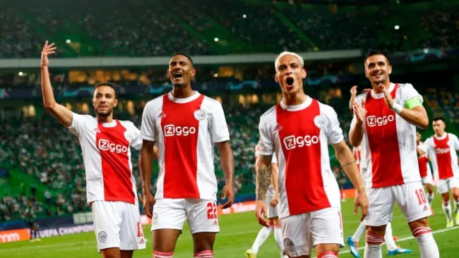 Jugadores del Ajax festejando la victoria sobre el Sporting de Lisboa