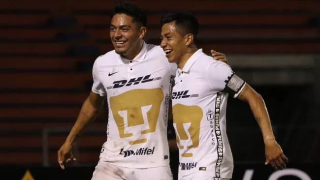 Los jugadores de Pumas Tabasco celebrando un gol