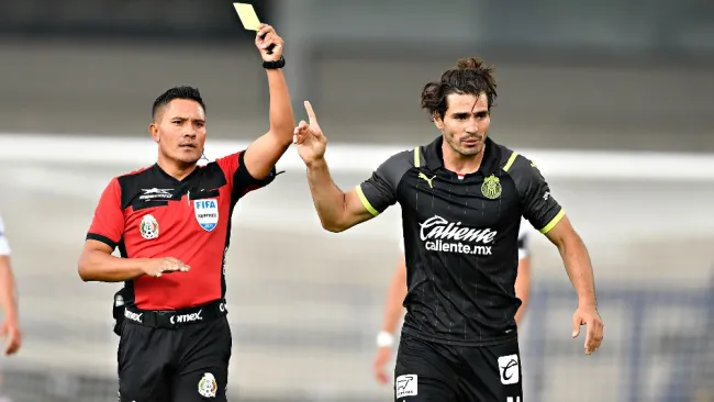 Antonio Briseño durante el partido frente a Pumas
