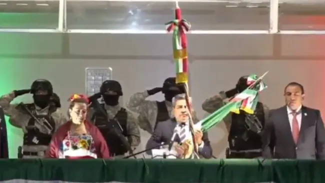 Alcalde de Cuautitlán rompió cordón de campana previo al Grito