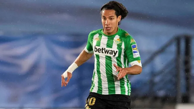 El mexicano en un partido del Betis