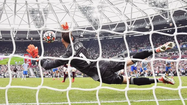 De Gea detiene penalti tras cinco años durante juego del United
