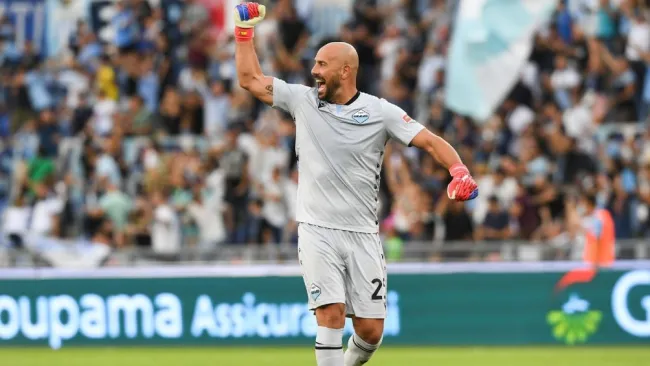 Pepe Reina en acción con el Lazio