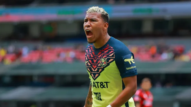 Roger Martínez durante un partido con América