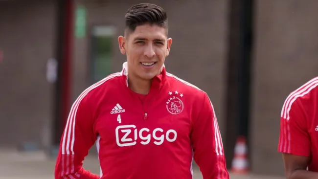 Edson Álvarez en un entrenamiento del Ajax