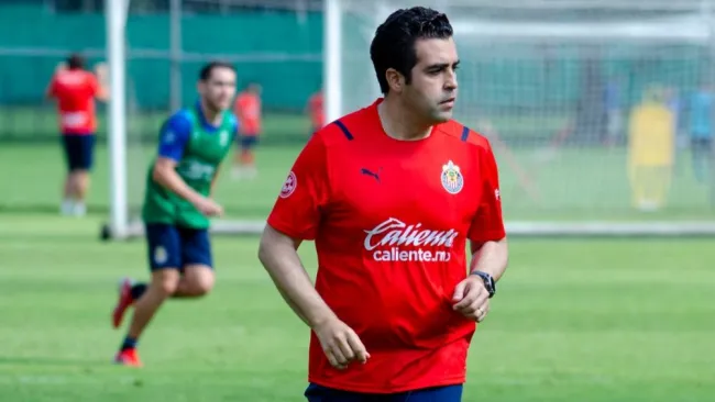 Michel Leaño en un entrenamiento de las Chivas