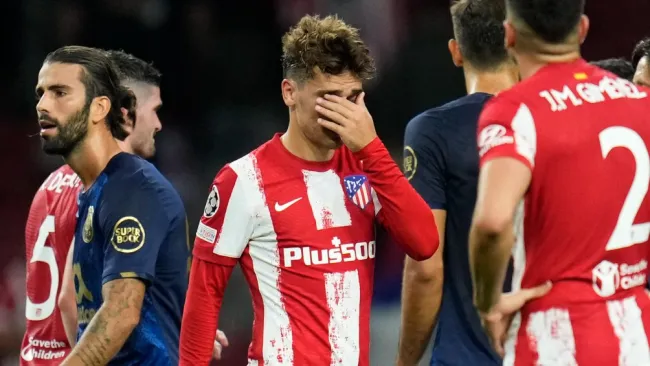 Antoine Griezmann reacciona al finalizar partido contra el Porto en la Champions