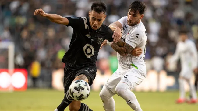 Lucas Zelarayán en acción 