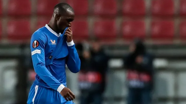 Glen Kamara en el duelo entre Sparta y el Rangers