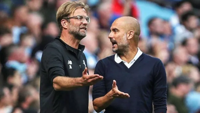 Jürgen Klopp y Pep Guardiola en partido de la Premier
