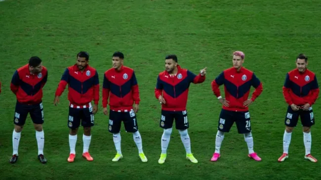 Jugadores de Chivas previo al partido ante Atlas