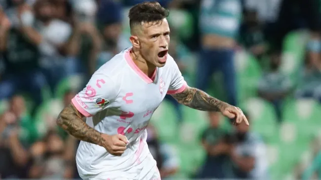 Brian Lozano en festejo con Santos