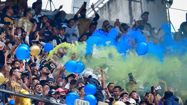 Aficionados de Pumas en el partido vs América