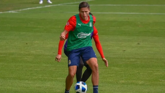 Godínez en un entrenamiento de Chivas