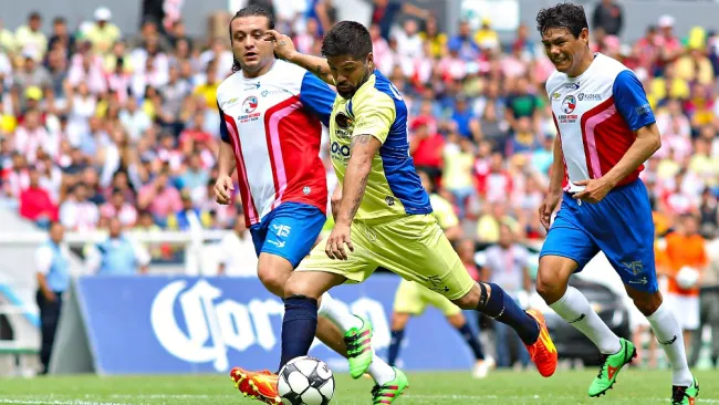 Reinaldo Navia durante partido amistoso entre jugadores históricos del América y las Chivas en 2016