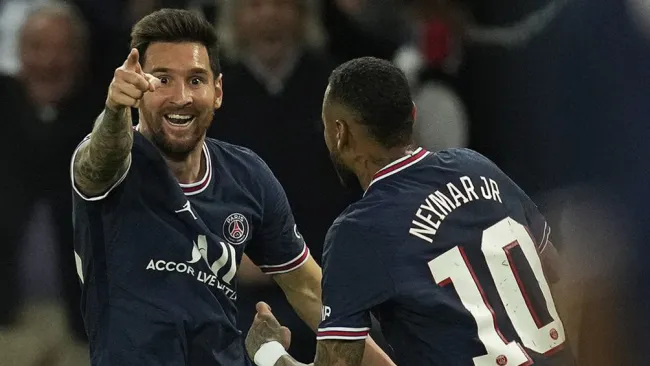 Messi festeja su anotación con el PSG