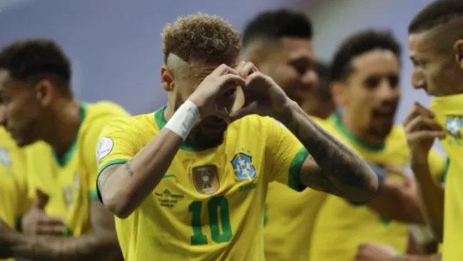 Neymar celebra un gol 