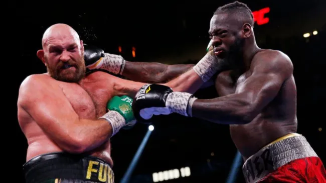 Tyson Fury conectando a Wilder