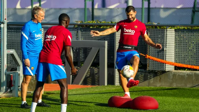 Agüero y Dembélé regresaron a los entrenamientos del Barça