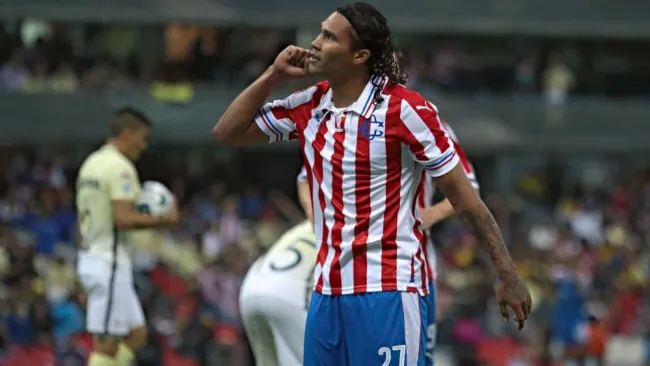 Gullit Peña en festejo ante América