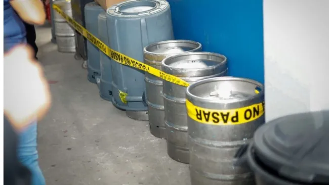 Barriles de cerveza asegurados 