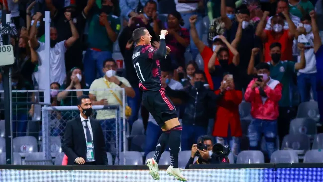 Funes Mori celebrando un gol con el Tri