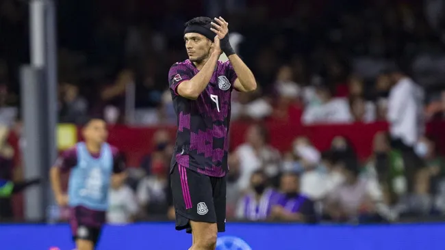 Raúl Jiménez en el partido contra Honduras