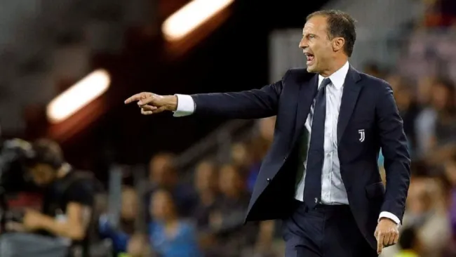 Massimiliano Allegri en un partido con Juventus