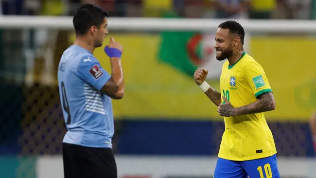 Neymar festeja su gol ante Uruguay