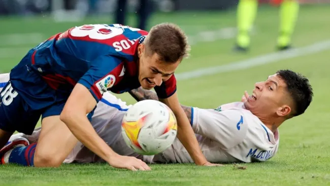 Jorge de Frutos del Levante y Mathias Olivera del Getafe