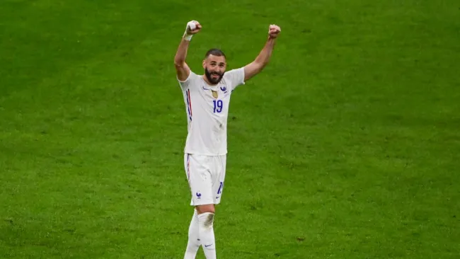 Karim Benzema celebrando un gol con Francia