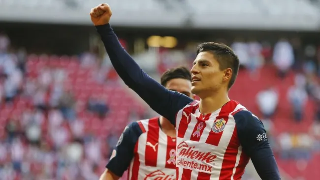 Cisneros en un partido con las Chivas 