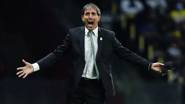 Guillermo Almada en el partido ante América