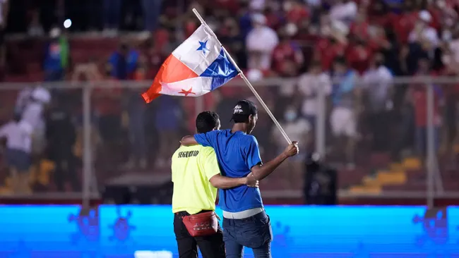 Panamá: FIFA multó a Fepafut por invasión de fans en juego vs Estados Unidos