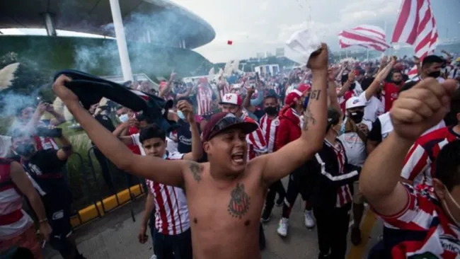 Afición de Chivas en el Akron